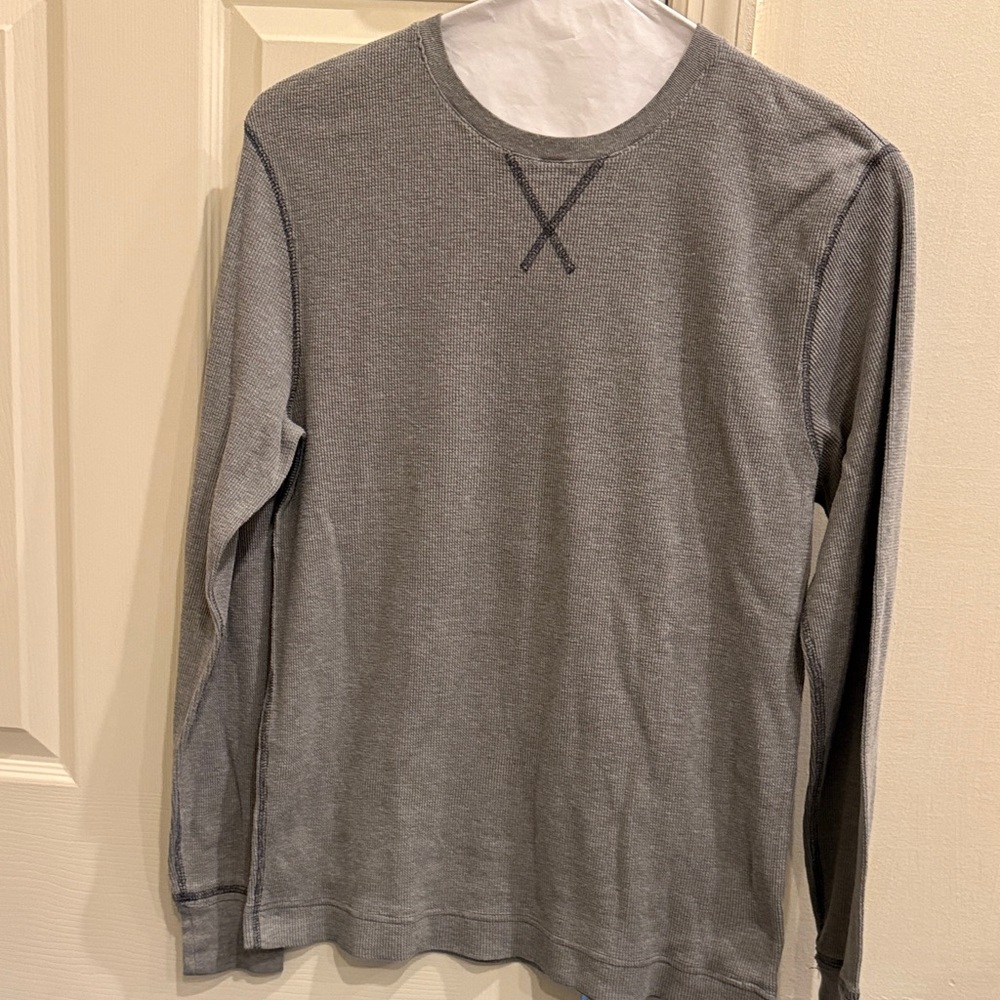 Men's Gray Long Sleeve Shirt. Size medium